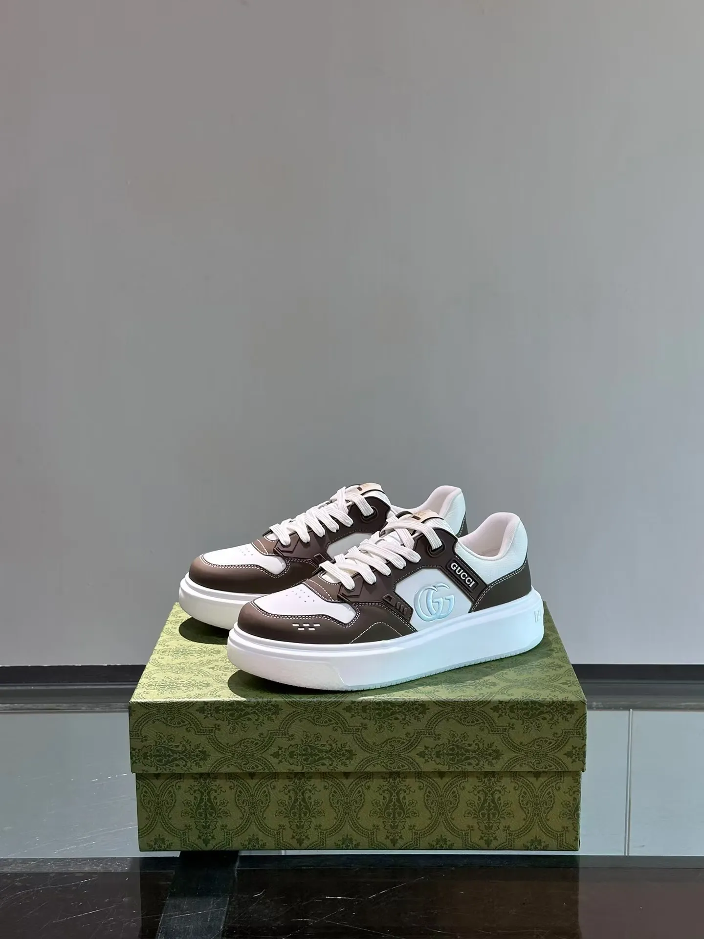 Men's Men's Shoes Men's Men's 💰460 new men's shoes GUCCI [Lightning] latest shoes shipped. Original quality, fashionable, made of special materials, sheepskin lining, brand new packaging. The foot feels super comfortable and the workmanship is impeccable. Size: 38-45